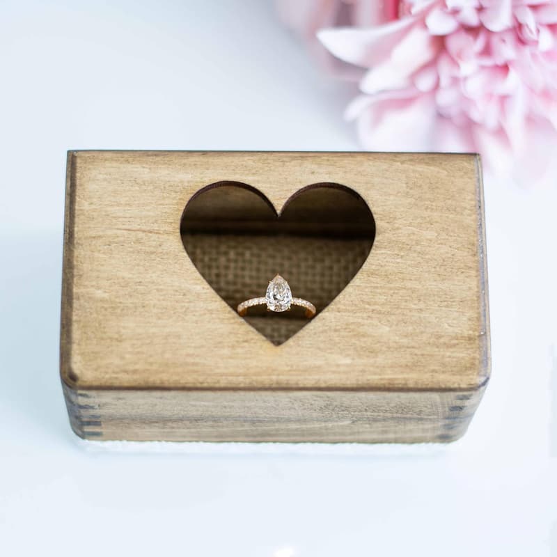 Rustikale Ringbox aus Holz mit Spitze für Hochzeit und Verlobung