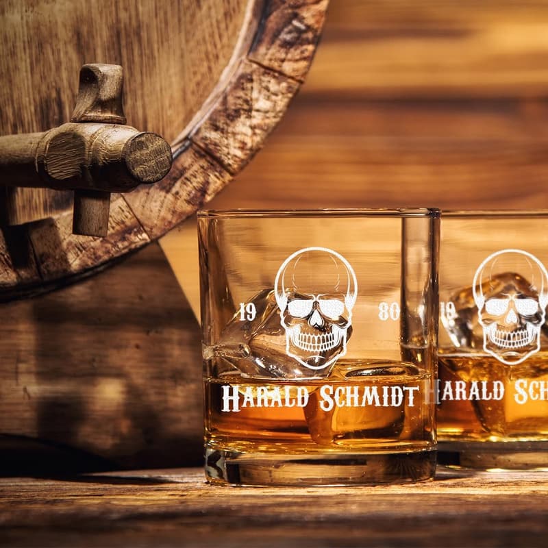 Personalisierbares Totenkopf-Whiskyglas mit Wunschgravur 315 ml