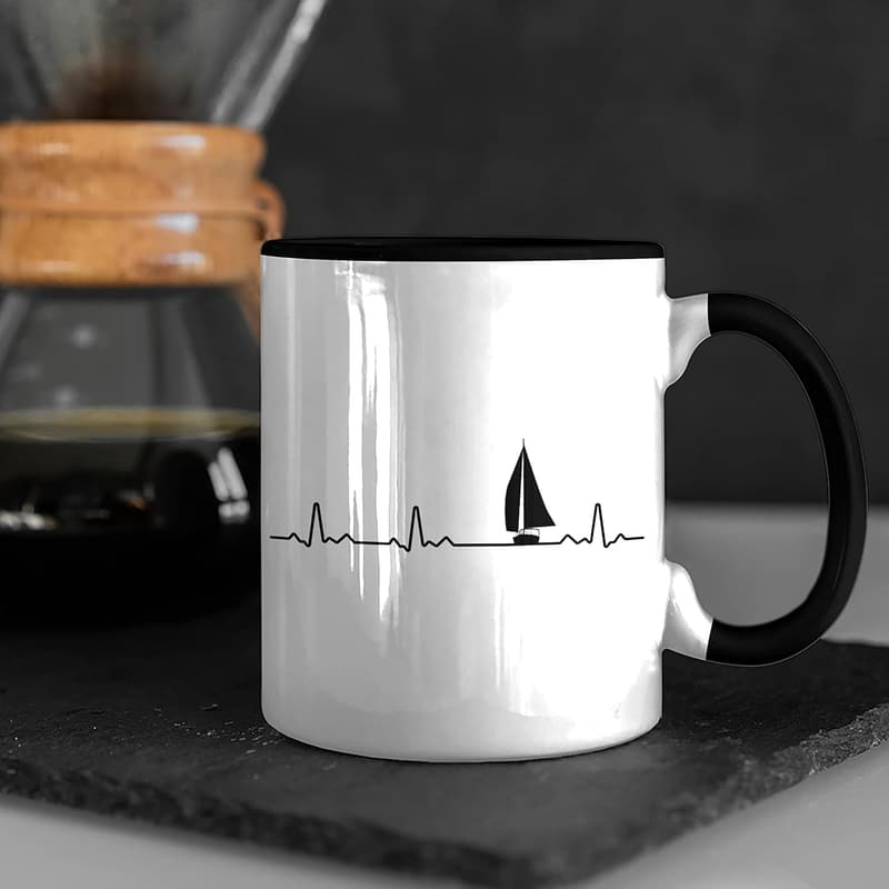 Kapitän Herzschlag Tasse für Bootsfahrer – Lustiges Geschenk (Schwarz)