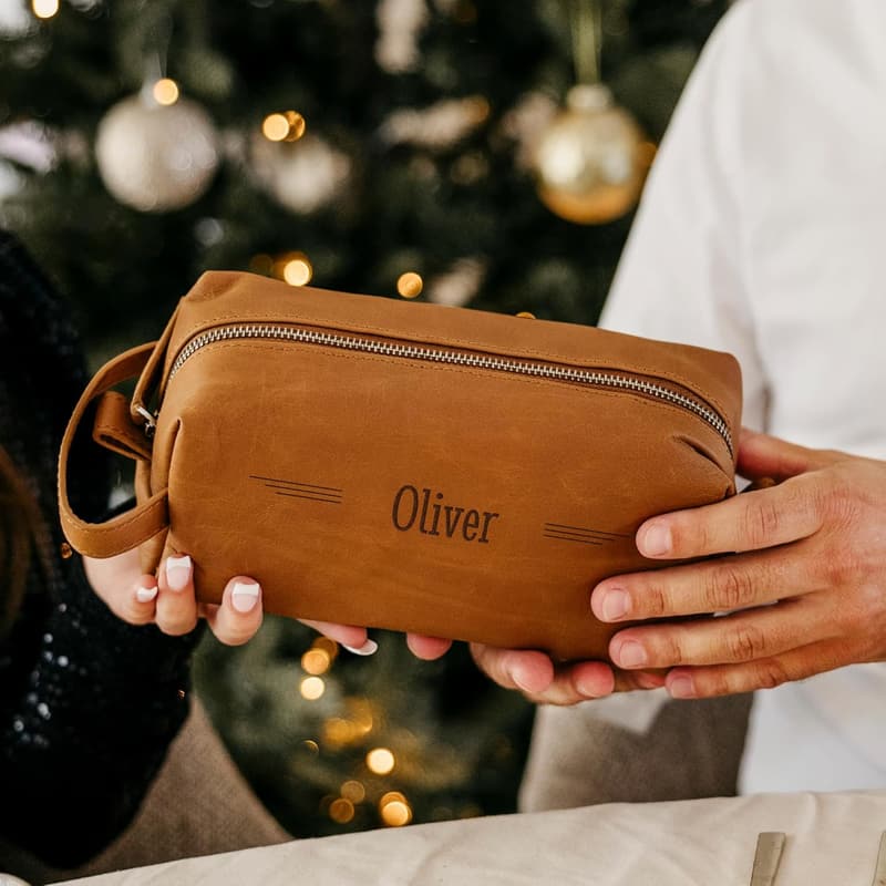 Personalisierte Kulturtasche aus echtem Büffelleder für Männer