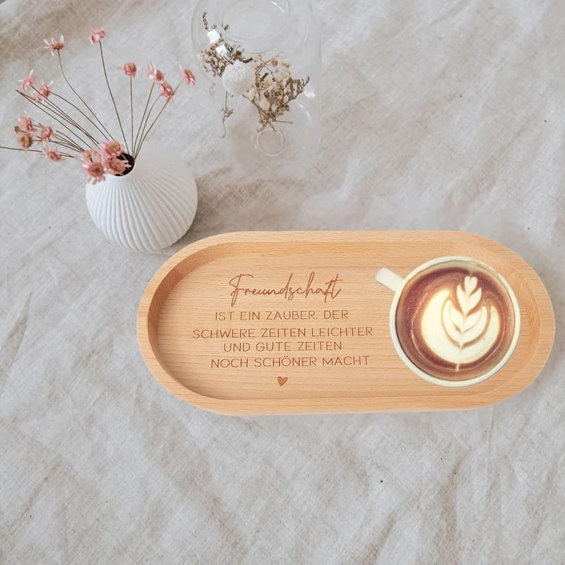 Persönliches Freundschaftsgeschenk: Graviertes Holztablett für Frauen