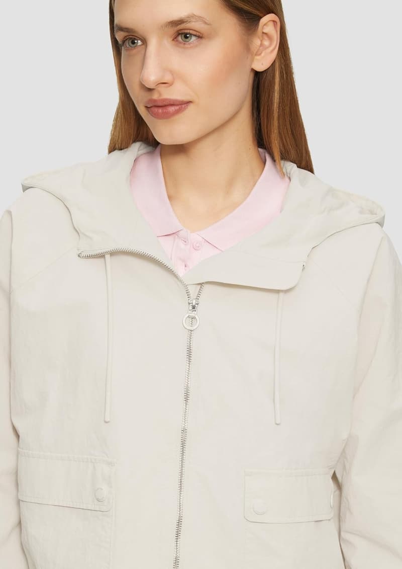 s.Oliver Damen Freizeitjacke mit Kapuze – leicht & lässig