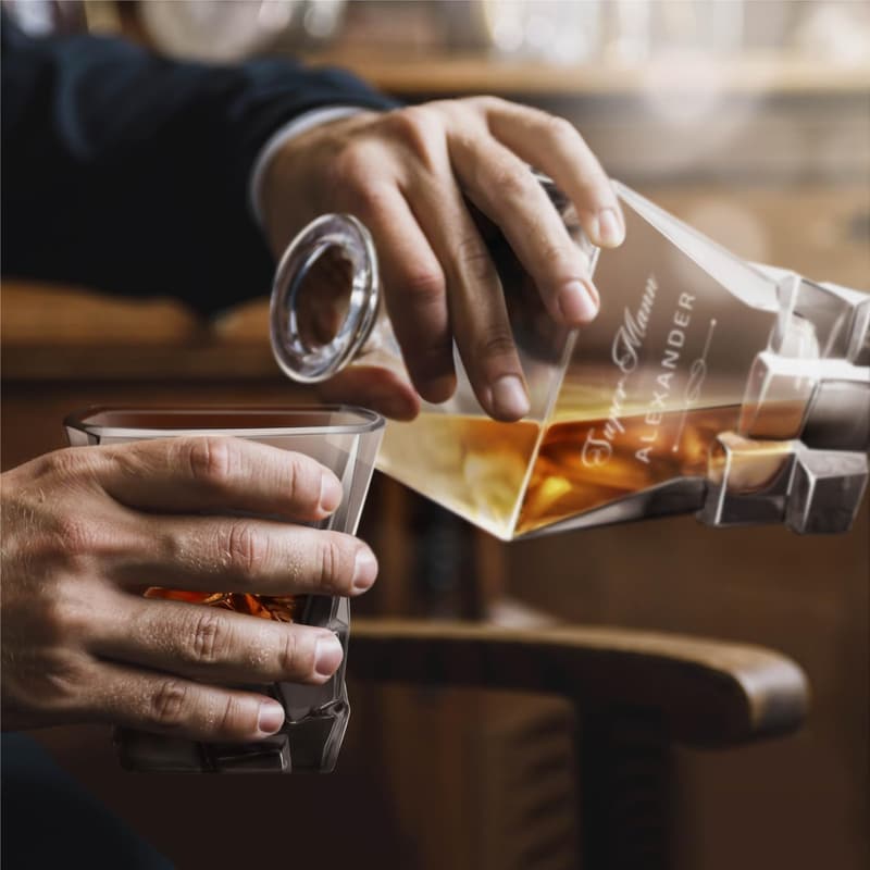 Luxuriöse Whisky Karaffe mit Gravur + 2 Whiskygläser, 950 ml, Kristallglas, für Männer zum Geburtstag