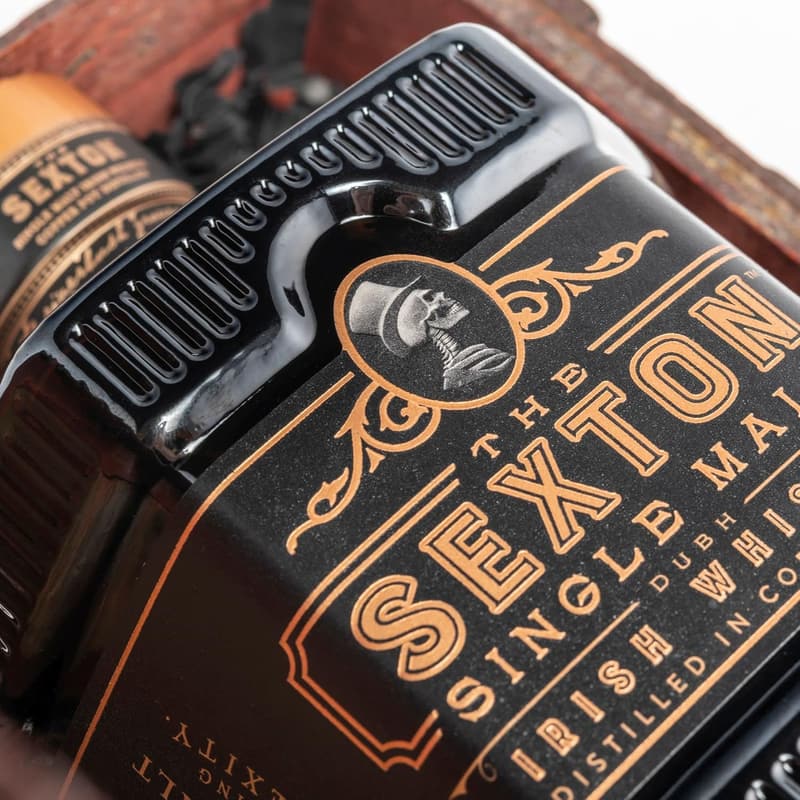 Whisky Geschenkset: Sexton Irish Single Malt in antiker Holzbox (0,7 l)
