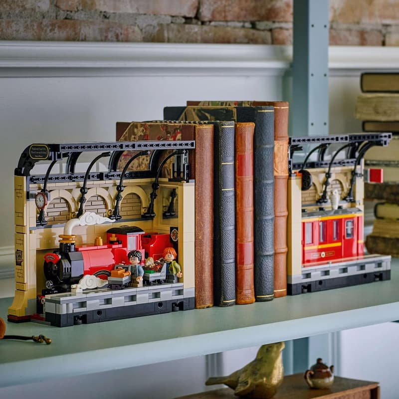 LEGO Harry Potter Hogwarts Express Buchstütze mit Minifiguren – Geschenk für Fans ab 10 Jahren