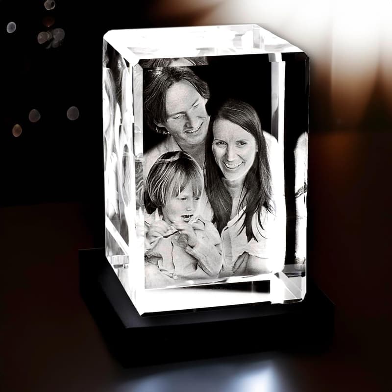 Personalisierter 3D Glasblock mit Leuchtsockel für bis zu 4 Fotos