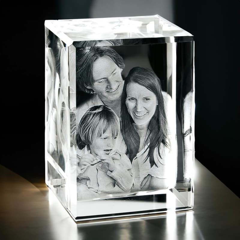 Personalisierter 3D Glasblock mit Leuchtsockel für bis zu 4 Fotos