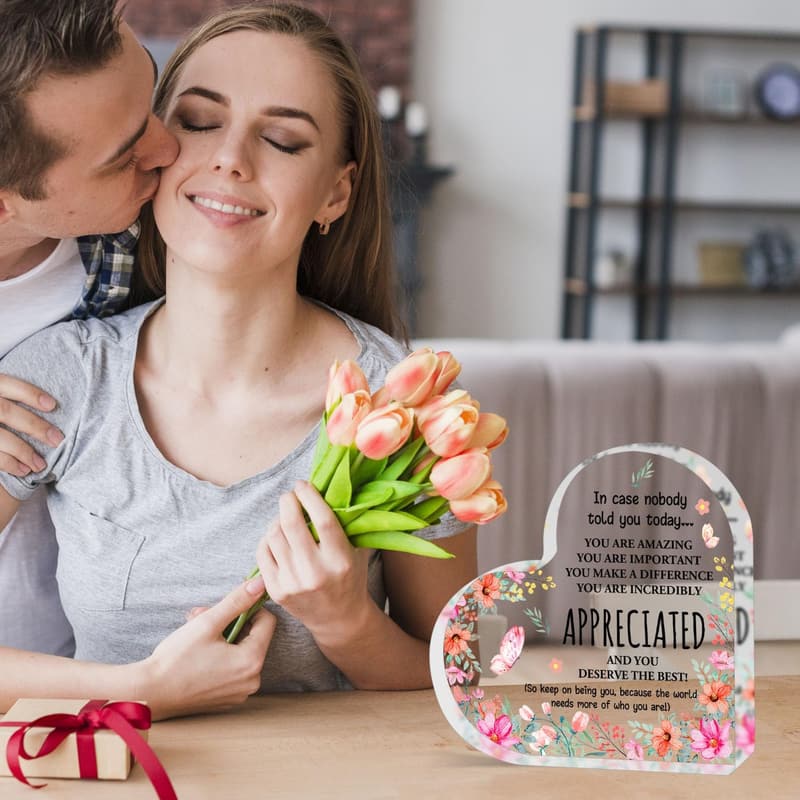 Inspirational Heart-Shaped Acrylic Sign for Women’s Appreciation