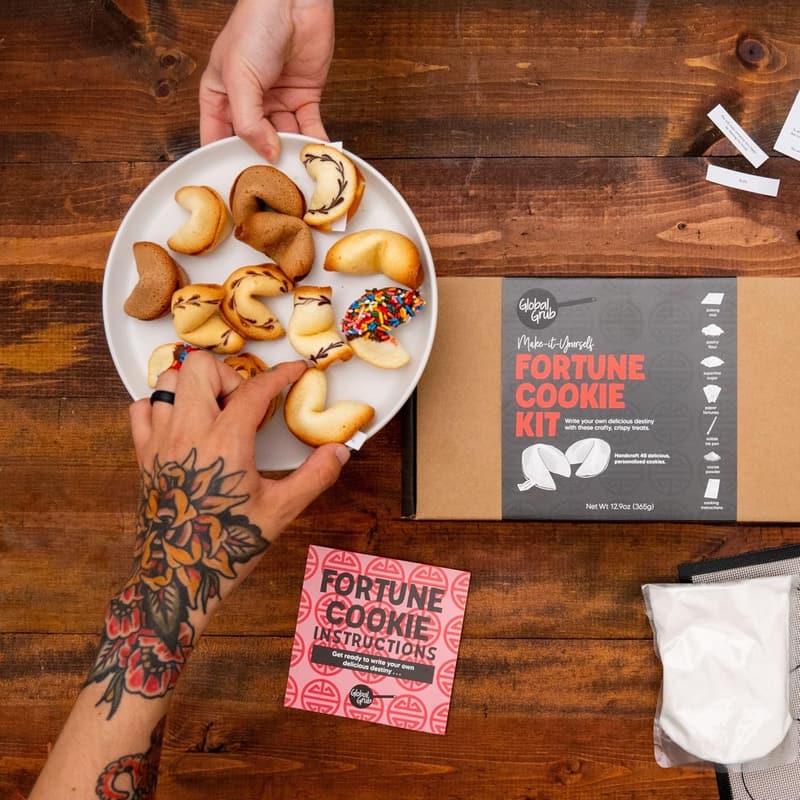 DIY Fortune Cookie Kit - Makes 48 with Baking Mat & Edible Ink Pen
