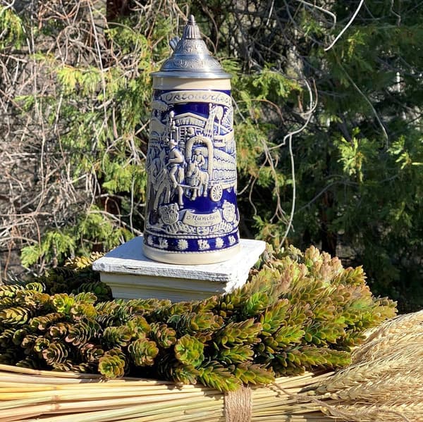 Oktoberfest Beer Stein Mug with Lid - German Festival Gift