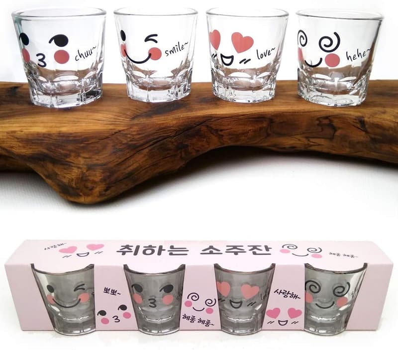 Korean Character Heart-Shaped Soju Shot Glass Set - 1.7 oz