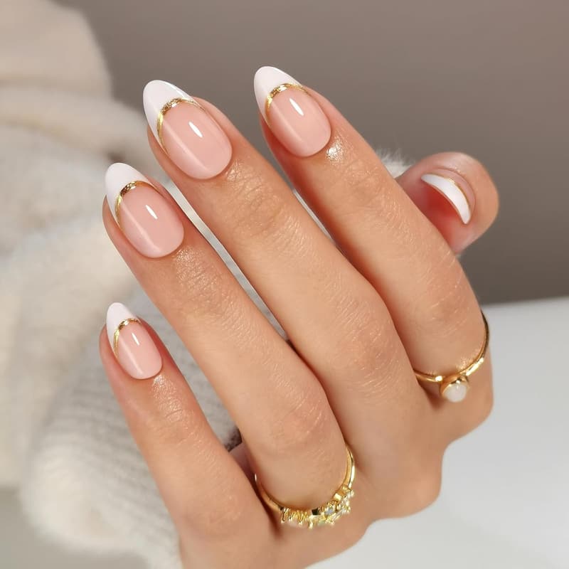 Short White and Gold Almond Press-On Nails for Women - 32 Reusable
