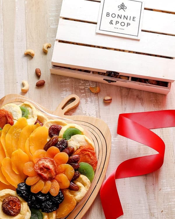 Deluxe Healthy Gift Basket by Bonnie and Pop