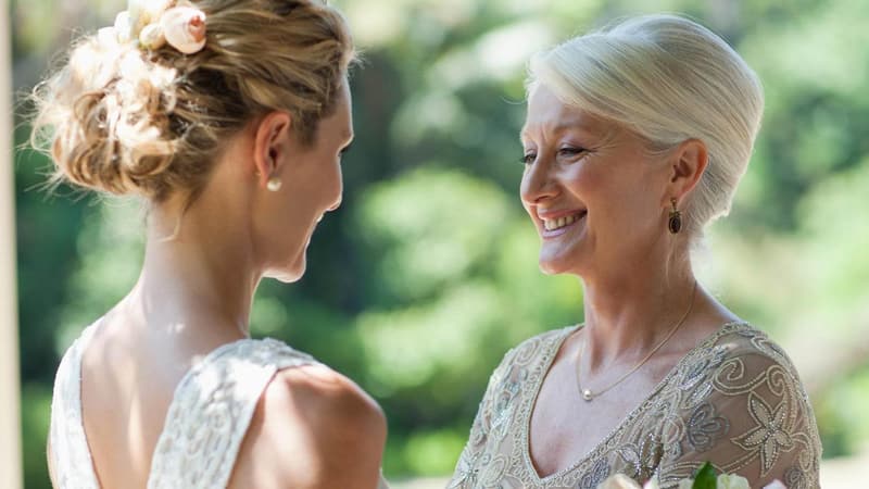 Dainty Pearl Necklace for New Mother-in-Law on Wedding Day