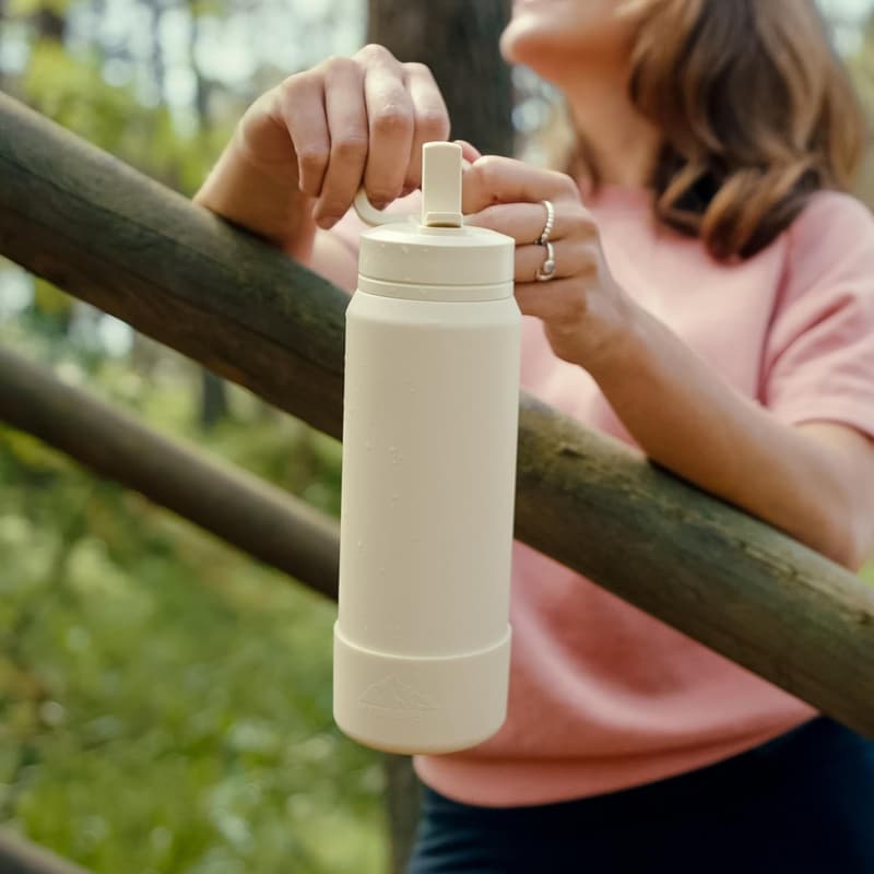 Insulated 26oz Water Bottle with Chug Lid - Keeps Drinks Cold 24H