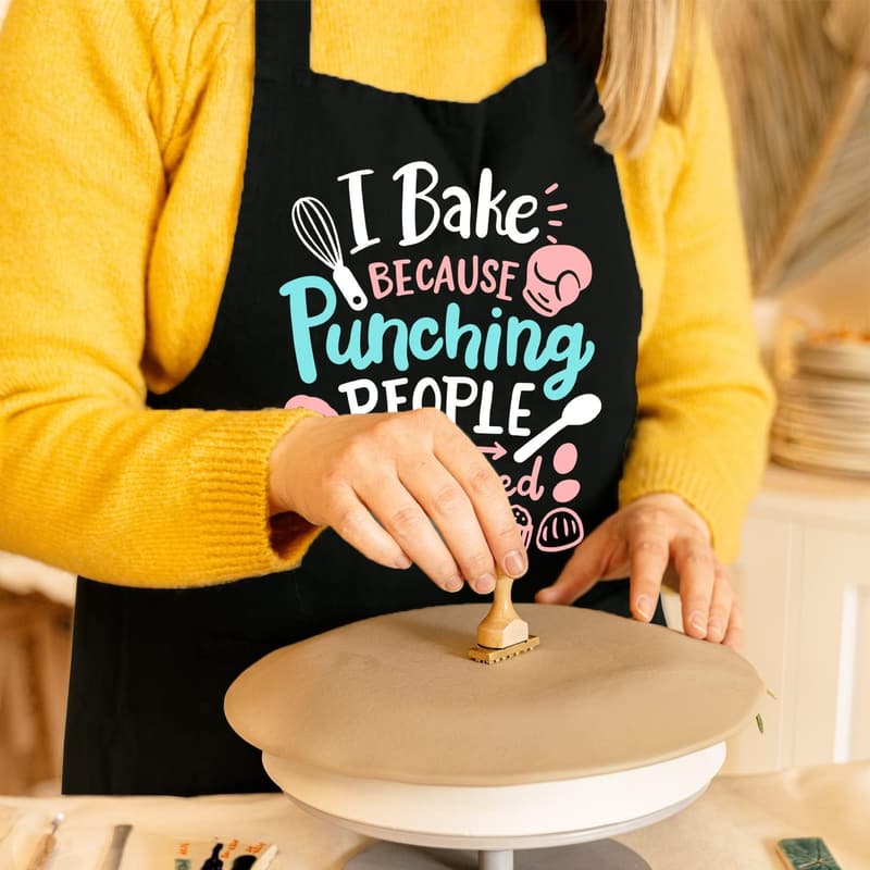 Water-Resistant Baking Apron with Pockets - Ideal Gift for Dad or Mom