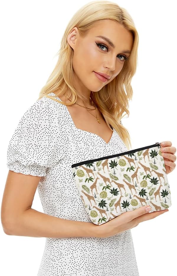 Giraffe Makeup Bag - Travel Accessory for Animal Lovers
