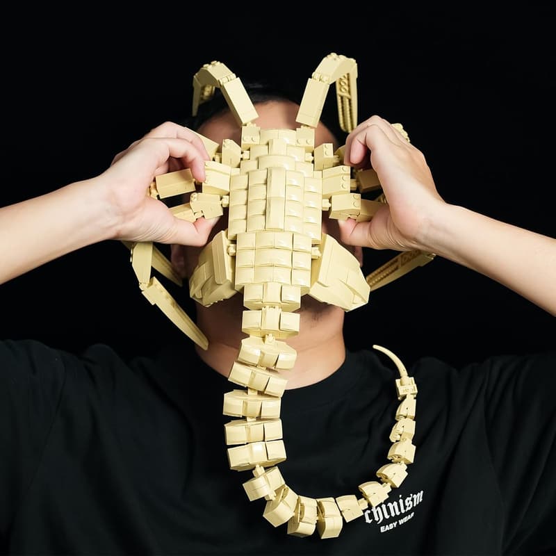 Xenomorph Facehugger Building Kit - Horror Toy for Ages 8+