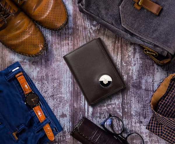 Men's RFID-Blocking Leather Trifold Wallet with AirTag Holder