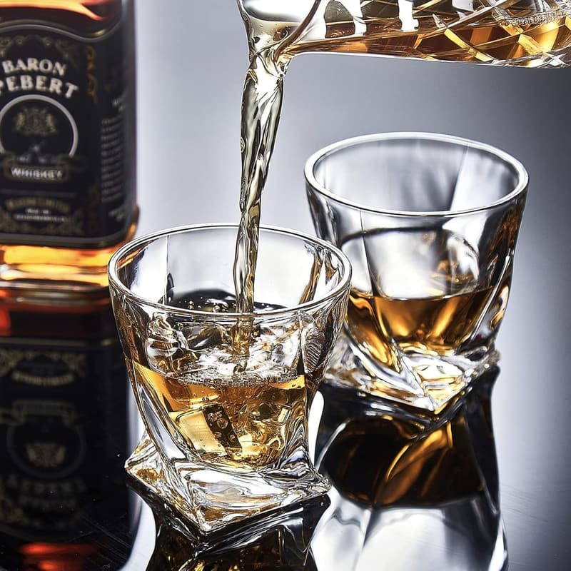 Whiskey Glasses Gift Set – 2 Crystal Glasses & Ice Ball Molds