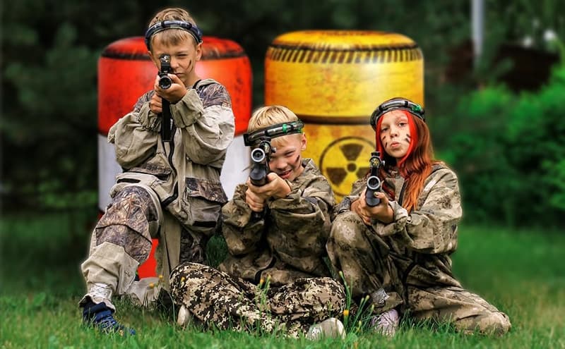 4-Piece Combat Inflatable Set for Boys' Birthday Party