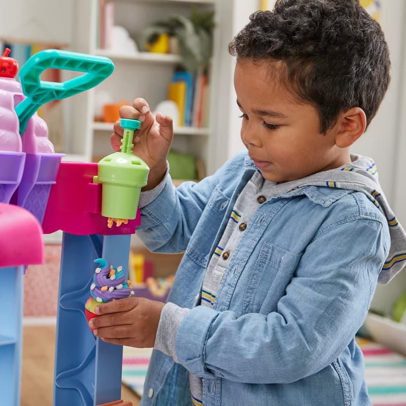 Play-Doh Food Truck Playset with 12 Modeling Cans for Kids