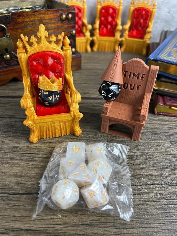 Dungeons & Dragons Dice Jail Cage with 7PC D20 Dice Set