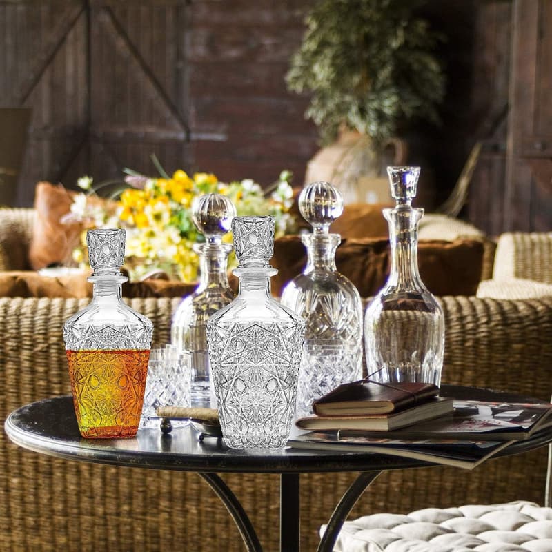 Elegant Glass Whiskey Decanter Set – Premium Sparkling Design