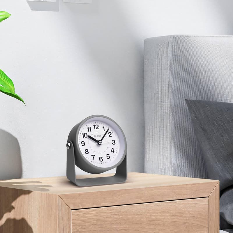 Battery-Operated Silent Quartz Alarm Clock with Snooze - Gray