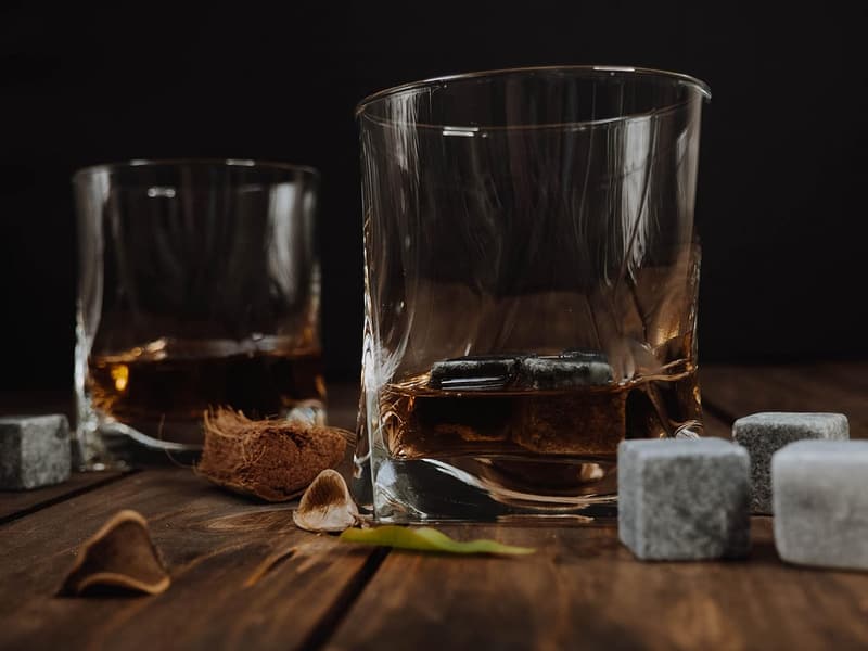 Christmas Whiskey Glass Set: 2 Glasses, Ice Stones & Tongs
