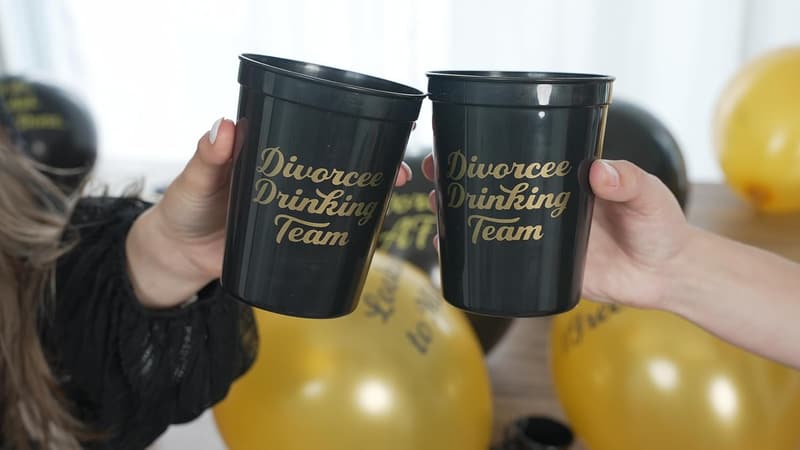 Divorce Party Plastic Cups - Pack of 10 Black Party Favors