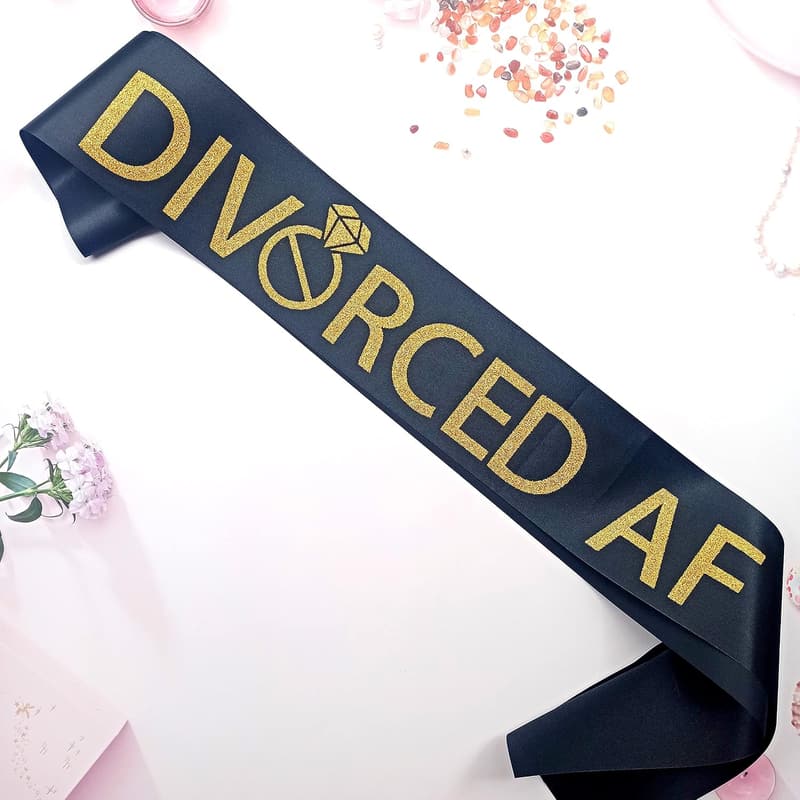 Finally Divorced Party Sash for Women, Break-up Gift