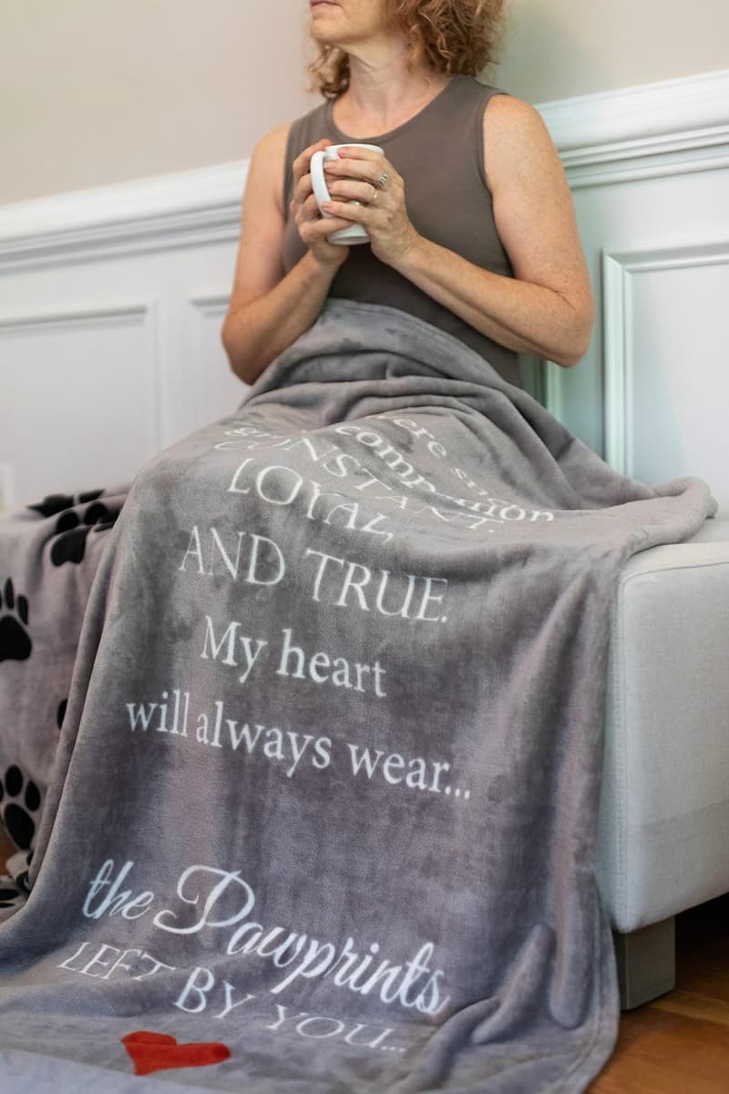 Pet Memorial Blanket with Heartfelt Sentiment