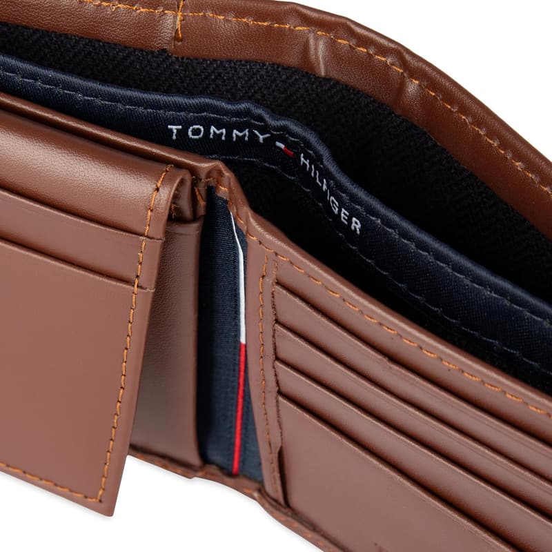 Tommy Hilfiger Men's Passcase Wallet with ID Window