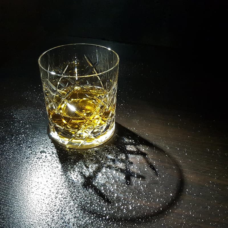 Rotating Crystal Whiskey Glass - Ideal Gift for Weddings & Birthdays