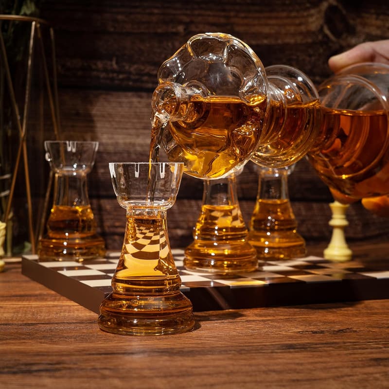 Queen Chess Decanter Set with Shot Glasses - 750ml Gift for Men
