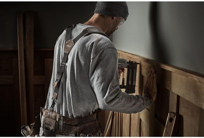 Durable DEWALT 11-Pocket Leather Tool Belt
