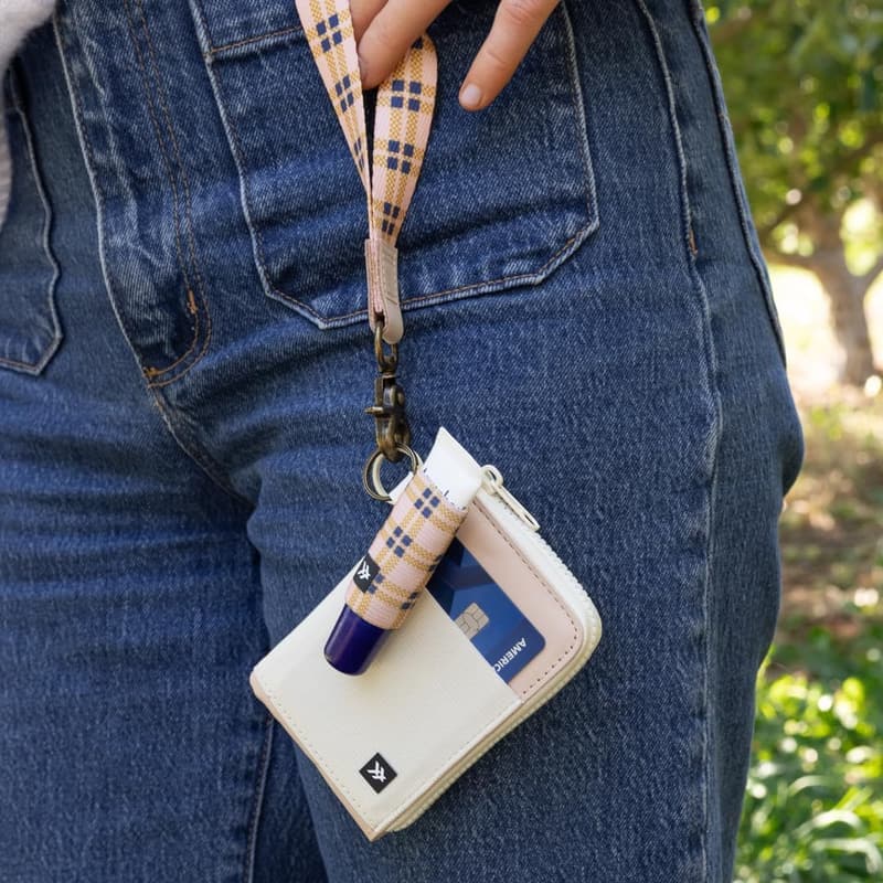 RFID Blocking Leather Zip Wallet for Men and Women