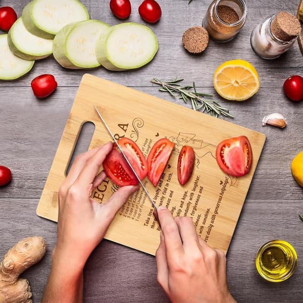 2025 Wedding Gifts: Personalized Bamboo Cutting Board for Couples
