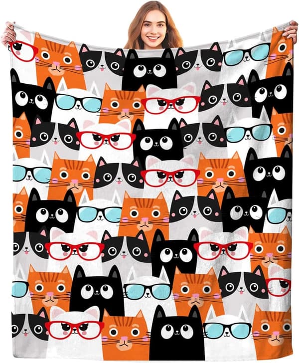 Kawaii Cat Pattern Flannel Throw Blanket for Cat Lovers