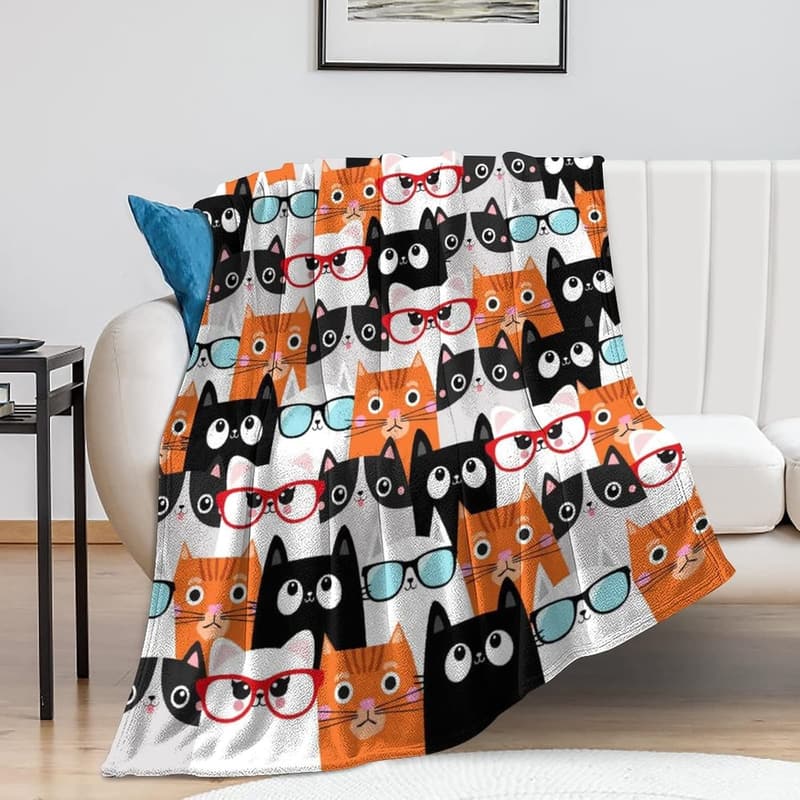 Kawaii Cat Pattern Flannel Throw Blanket for Cat Lovers