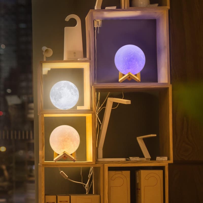 Kids' Birthday Gift - 3D Printed Moon Lamp with Remote & 16 Colors