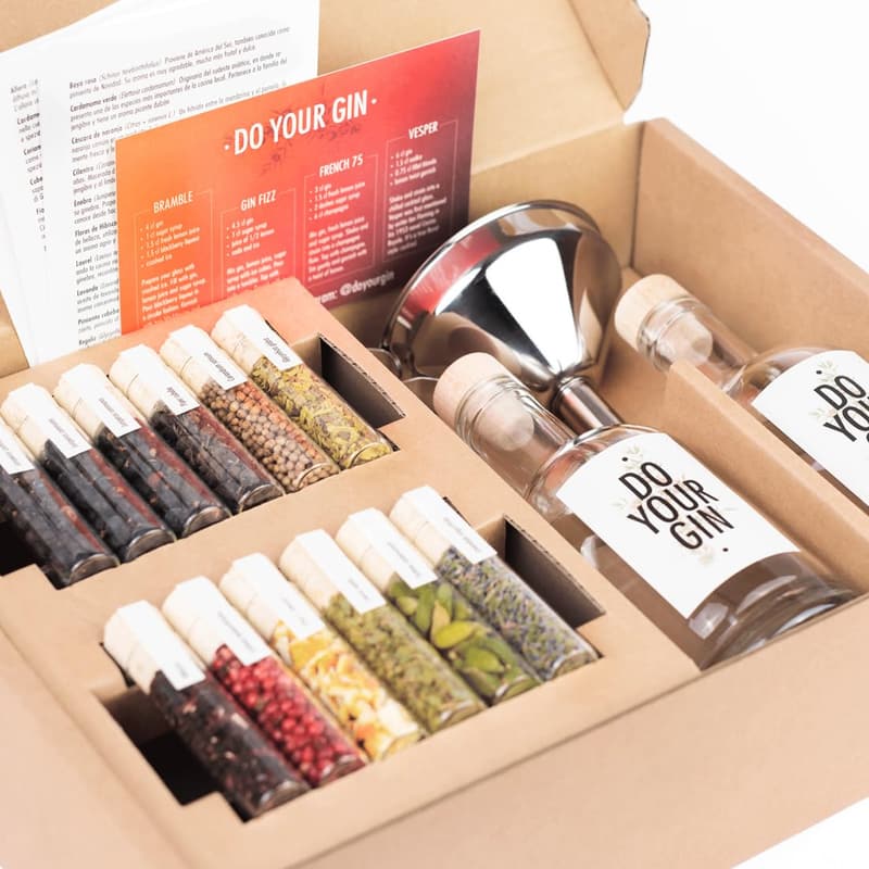 DIY Gin-Making Infusion Kit | Bartender Gift | 12 Botanicals
