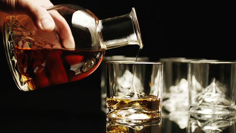 Everest Mountain Crystal Whiskey Decanter Set for Men, 1,000 ML