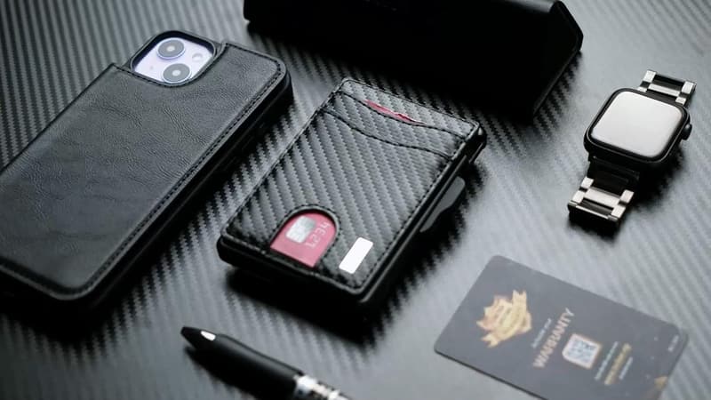 Men's RFID Blocking Slim Leather Wallet with Money Clip