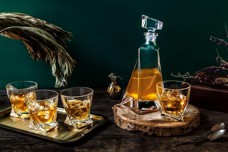 Luxury Crystal Whiskey Decanter Set with 4 Glasses