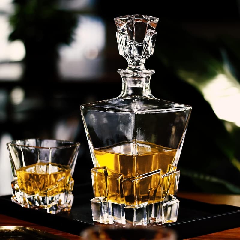 Premium Whiskey Decanter with Glass Stopper - 29 oz Gift for Men