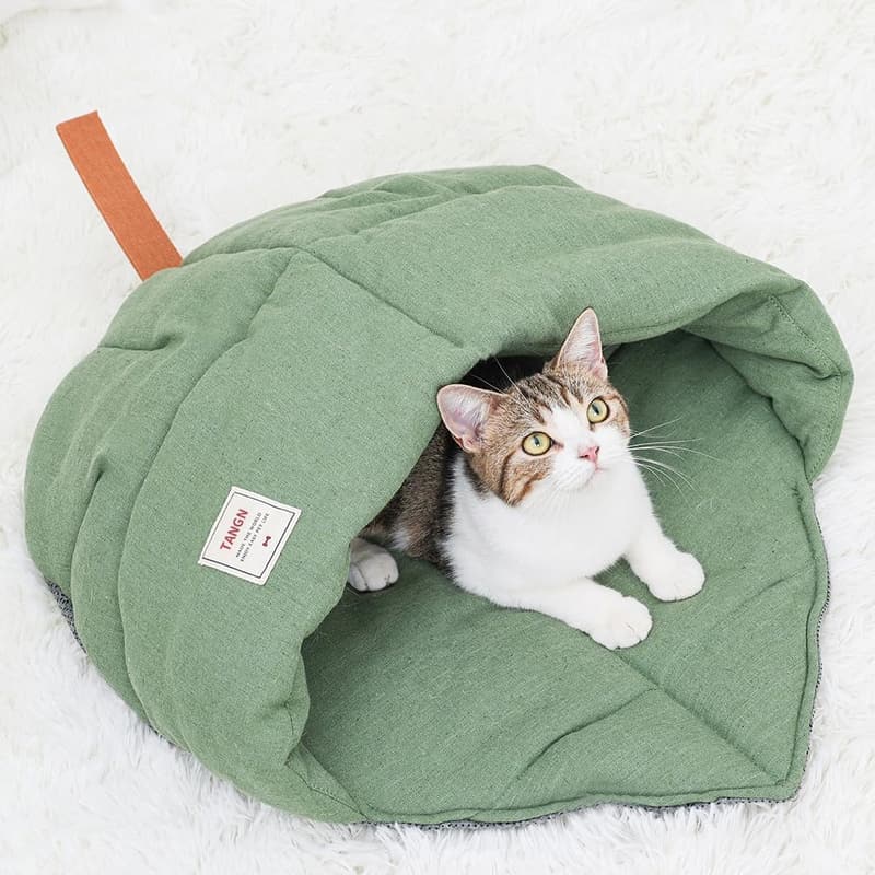 Cozy Linen Cat Sleeping Bag with Non-Slip Bottom (Green)