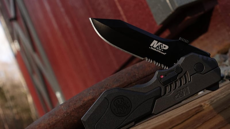 Folding Tactical Knife: Serrated Blade & Aluminum Handle