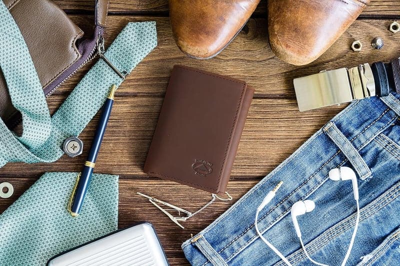 Men's RFID-Blocking Brown Leather Wallet with ID Holder